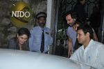 Kareena Kapoor and Saif Ali Khan snapped outside Nido in Mumbai on 7th Sept 2013 (12).JPG
